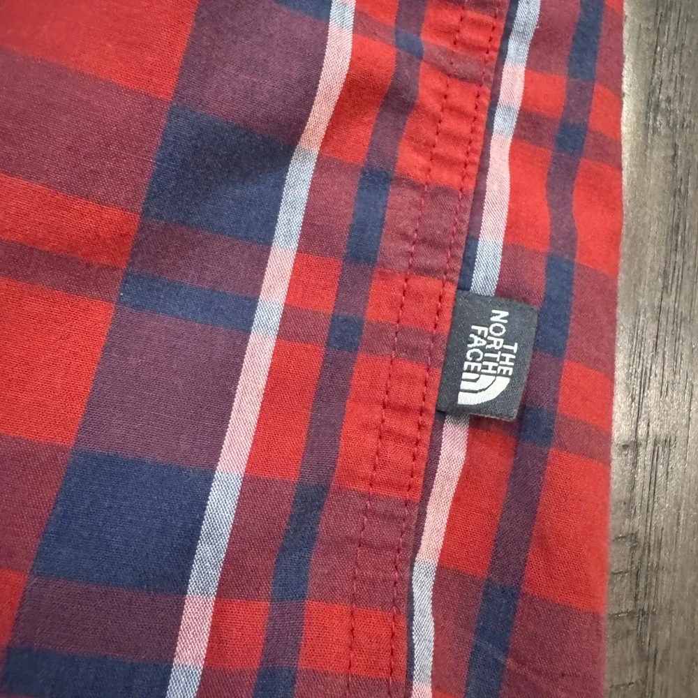 The North Face‎ Mens Large Plaid Button Down Short Sleeve Shirt Red Blue Casual